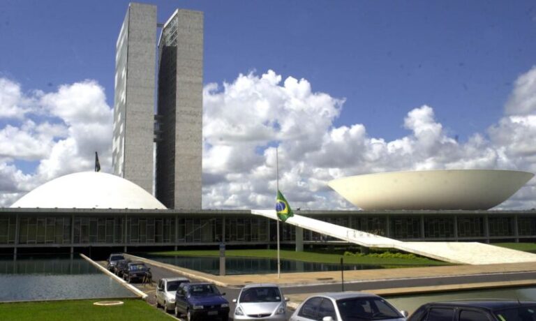Estudo mapeia “bancada da bala”, que tem poucos projetos sobre armas