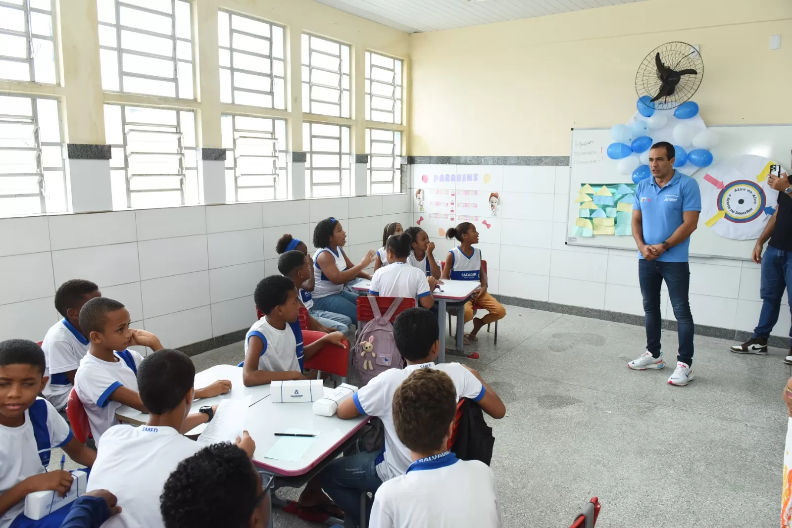Bruno Reis acompanha ações do Aprender + e diz que foco do projeto é fortalecer desenvolvimento dos alunos