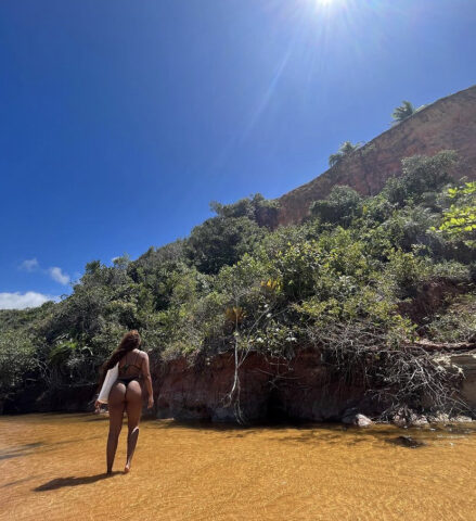 FOTOS: Iza faz topless na praia e enlouquece marmanjos: “Uau” 1 C4D09FB7 C025 45D8 9CB8 42F69B791E64
