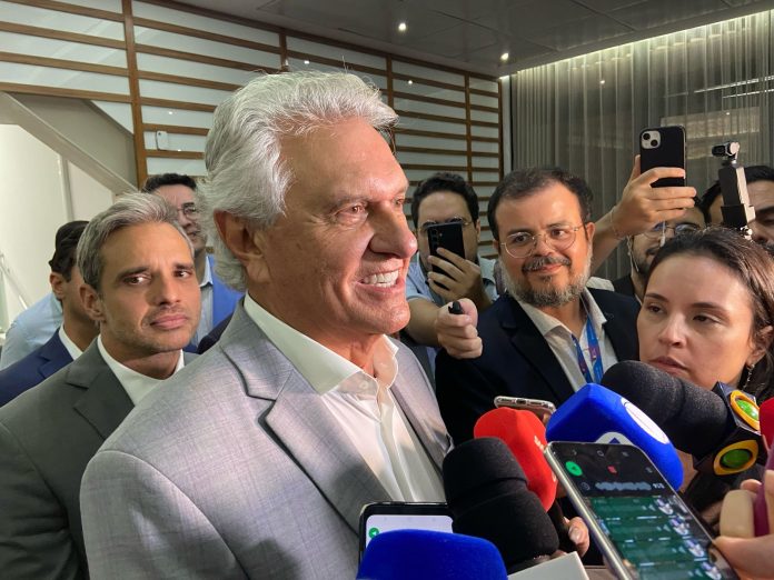 Caiado critica política de empréstimos de Lula