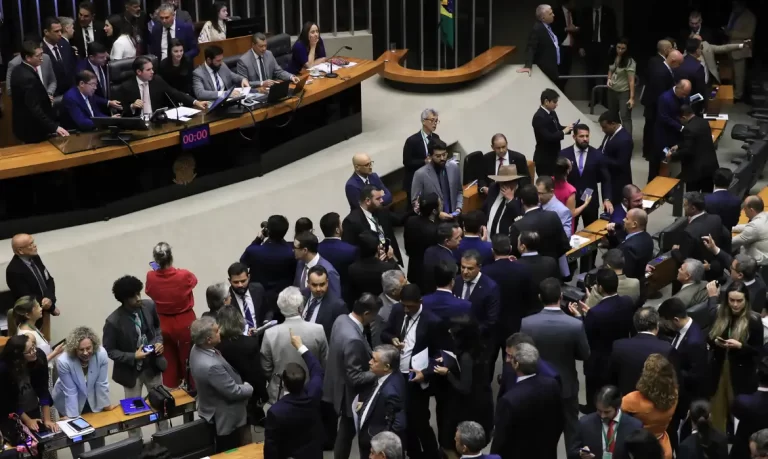 Câmara aprova projeto que amplia número de deputados federais