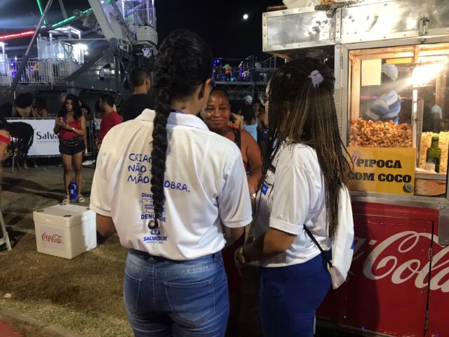 Campanha Criança Não é Mão de Obra realiza quase 700 abordagens no segundo dia do Festival Virada Salvador