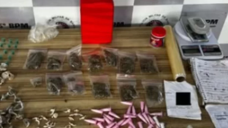 SACOLA DE DROGAS: Polícia apreende 1kg de cocaína em Itabuna