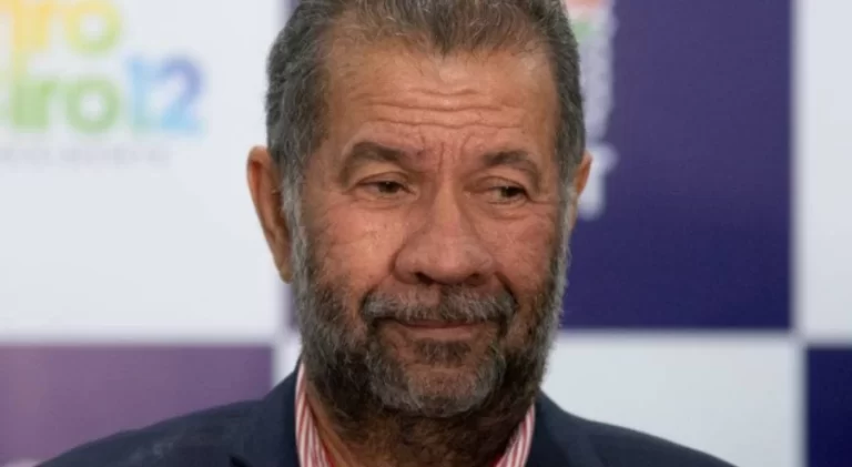 Ministro da Previdência Social Carlos Lupi pede demissão