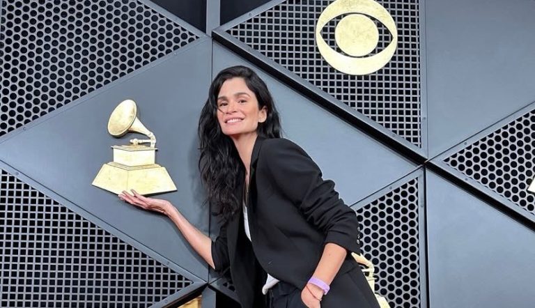 Apresentadora Caroline Ribeiro revela ter esclerose múltipla e confundiu sintomas com menopausa