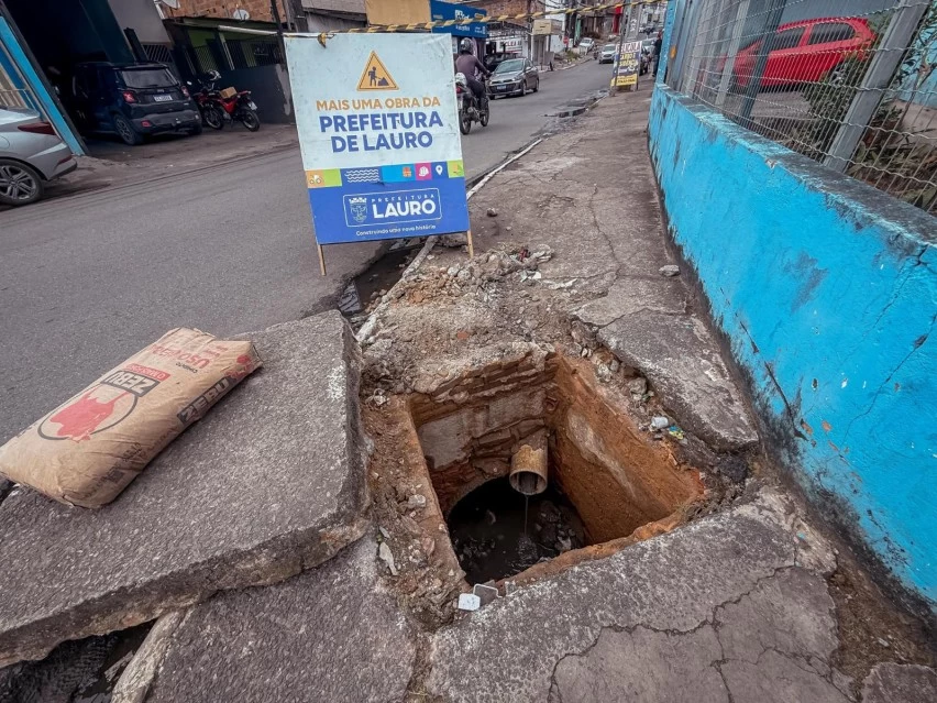Centro de Lauro de Freitas passa por obras de drenagem