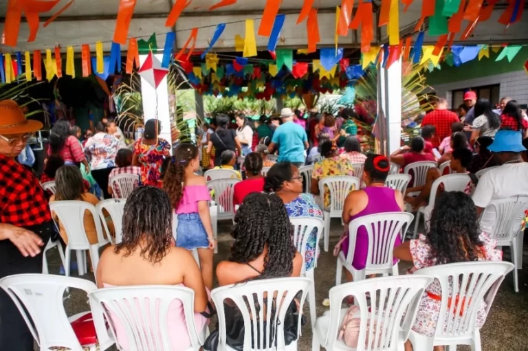 Confraternização junina reúne assistidos pelos programas sociais em Simões Filho