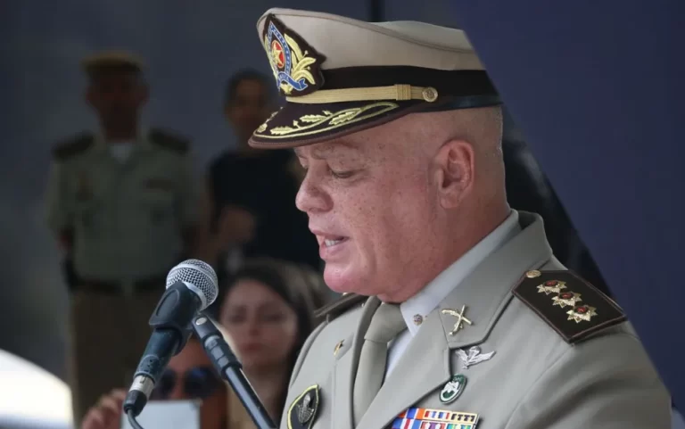 PM e Coutinho ainda não se manifestaram nas redes sociais sobre mudança de comando