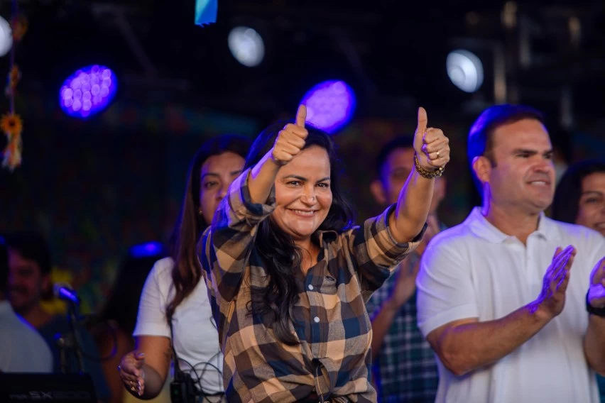 Débora Régis - Prefeitura de Lauro de Freitas homenageia agentes de limpeza com festa e mais de 200 prêmios