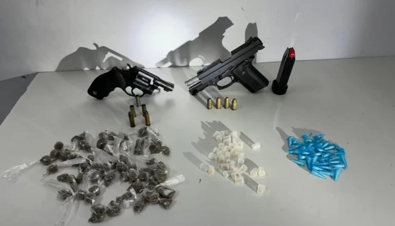 TROCOU E PERDEU: Dupla morre após confronto com a PM em São Cristóvão; armas e drogas são apreendidas