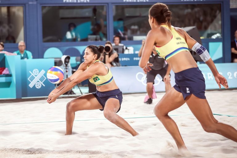 Duda e Ana Patrícia vencem Artacho e Clancy, da Austrália, e vão disputar o ouro nos Jogos Olímpicos
