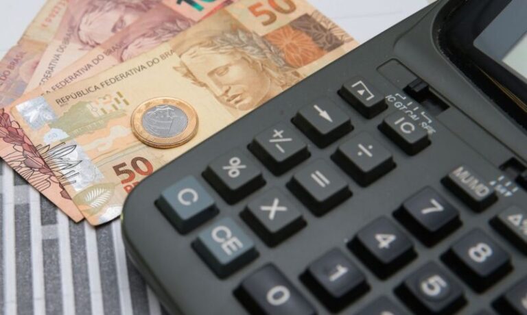 Planejamento, economia e cálculos: como vencer as dívidas em 2024