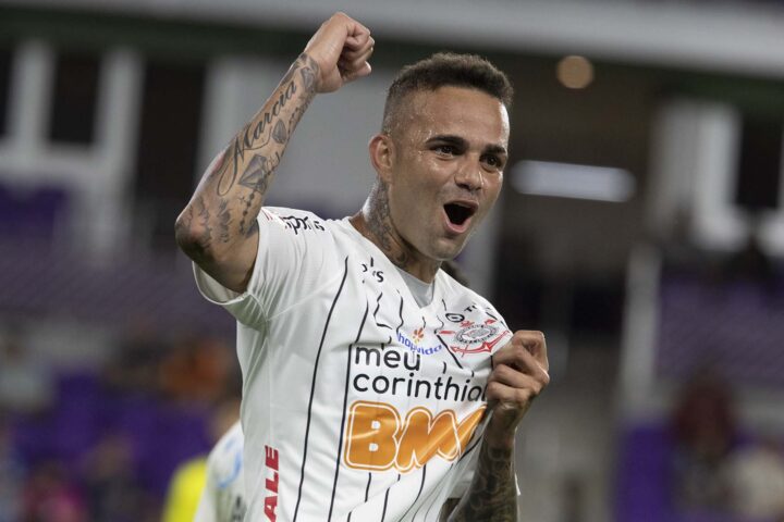 Ex-Grêmio e Corinthians: Vitória anuncia a contratação do atacante Luan para a temporada 2024