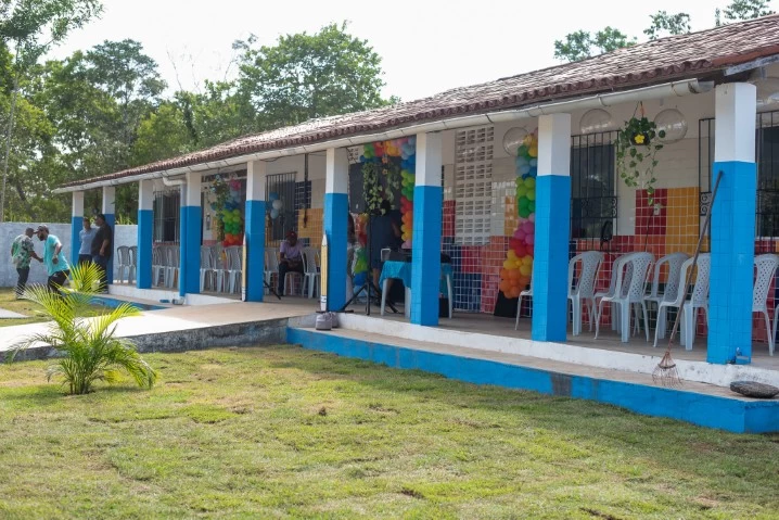 Escola Professora Carminha 