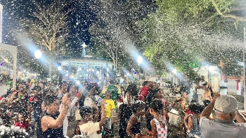 Natal Fantástico: Flaviano Bomfim inaugura iluminação natalina em Santo Amaro
