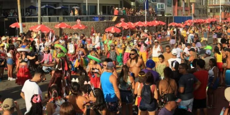 Fantasias, calor e mistura de ritmos marcam primeiro dia do pré-Carnaval em Salvador