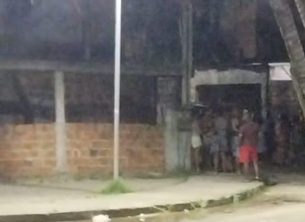 GOLPES DE MACHADO: briga de vizinhos em Sussuarana termina com morte brutal