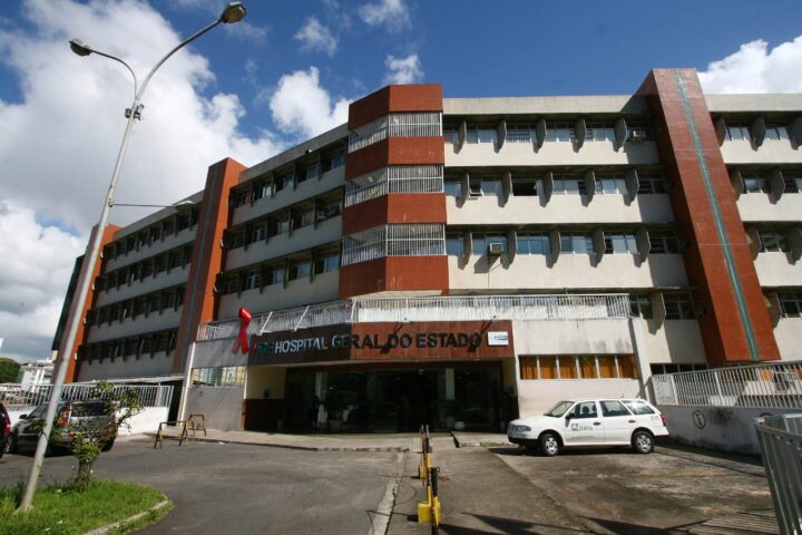 CIÚMES: Mulher é esfaqueada por vizinha no Engenho Velho da Federação