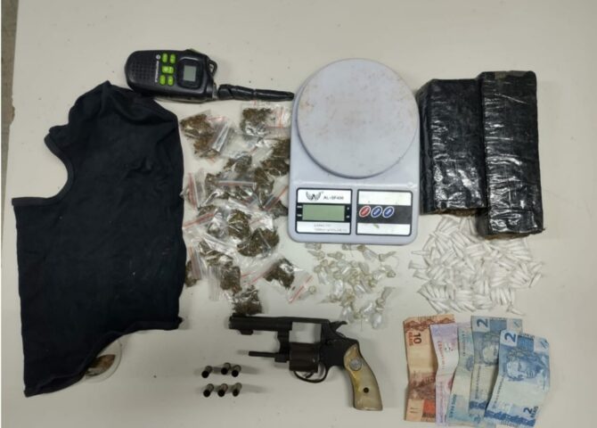 “COVARDIA DA P0RR*”: Homem morto durante operação no Curuzu e populares cercam viatura