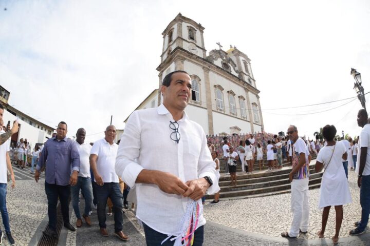 Bruno Reis participa de missa na primeira sexta do ano no Bonfim: “que 2024 seja de muitas vitórias”