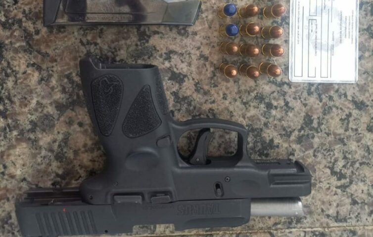 Acidente resulta em ameaça de morte e arma aprendida no Sudoeste baiano