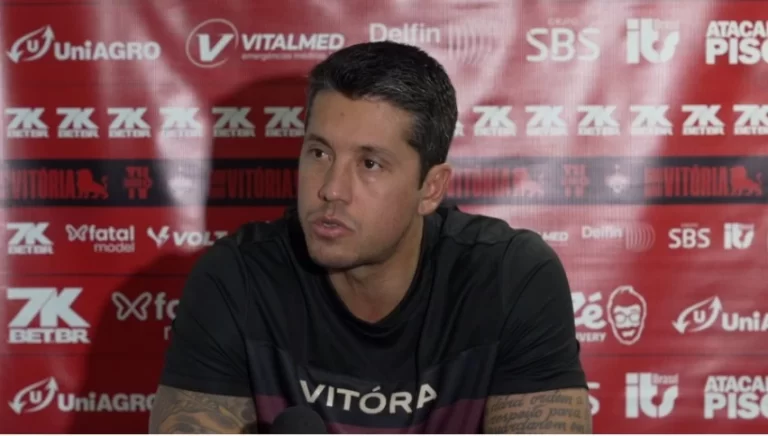 PERDEU! Thiago Carpini diz que Bahia ficou acuado e Vitória foi incompetente