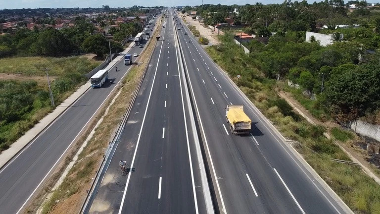 Rota 2 de Julho - Caminhoneiros pagarão até R$700 de pedágio na BR-324 sem ver melhorias nos dois primeiros anos