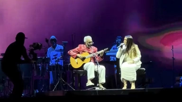 Em noite histórica, Gilberto Gil se emociona ao dividir o palco com Preta em São Paulo