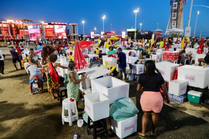 - Semop atua no apoio, fiscalização e ordenamento dos ambulantes no Festival Virada Salvador