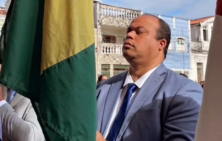 Durante festa do 2 de Julho, prefeito de Santo Amaro destaca avanços na saúde, educação e valorização dos servidores