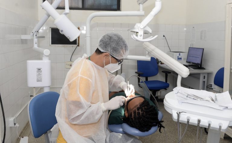 Salvador possui 12 unidades de saúde para atendimento gratuito de emergências odontológicas