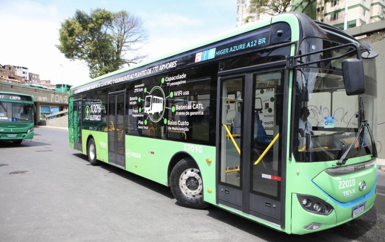 Passageiros aprovam ônibus elétrico em testes na linha Lapa/Barra