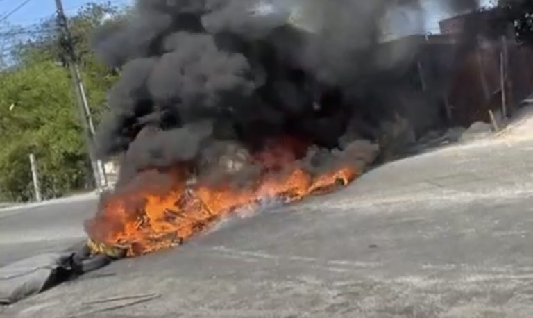 MANIFESTAÇÃO: Moradores bloqueiam Estrada do Derba após morte de homem