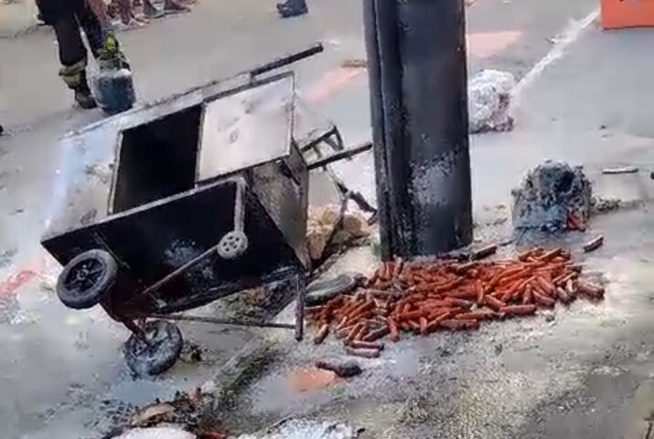 Carrinho de cachorro quente pega fogo no circuito da Lavagem do Bonfim; veja
