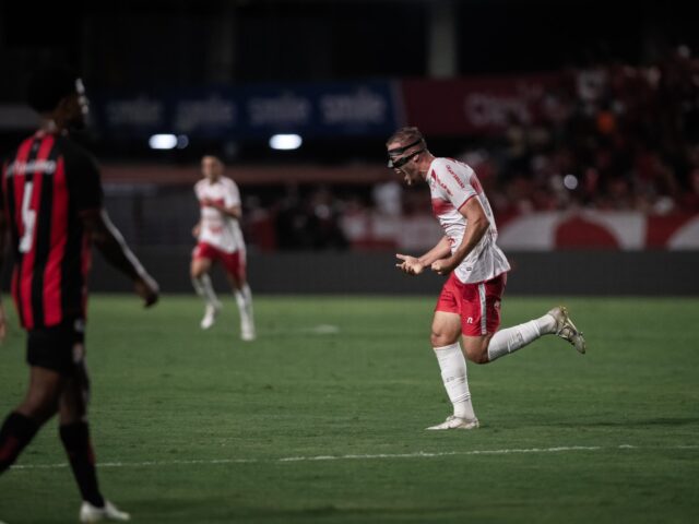 Vitória leva goleada de 6 a 0 do CRB e revolta torcedores que viajaram de ônibus