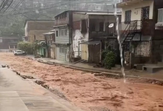 Inmet alerta para chuvas intensas em diversos estados brasileiros nesta terça-feira