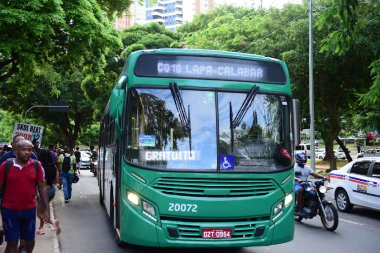 Mais de 152 mil passageiros utilizaram linha gratuita Lapa-Calabar durante os dois primeiros dias de Carnaval