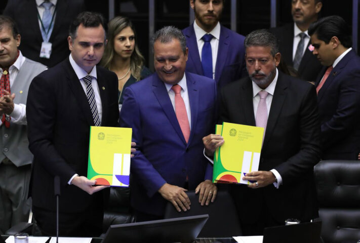 Lira diz que Câmara não será inerte em ano eleitoral e cobra acordos