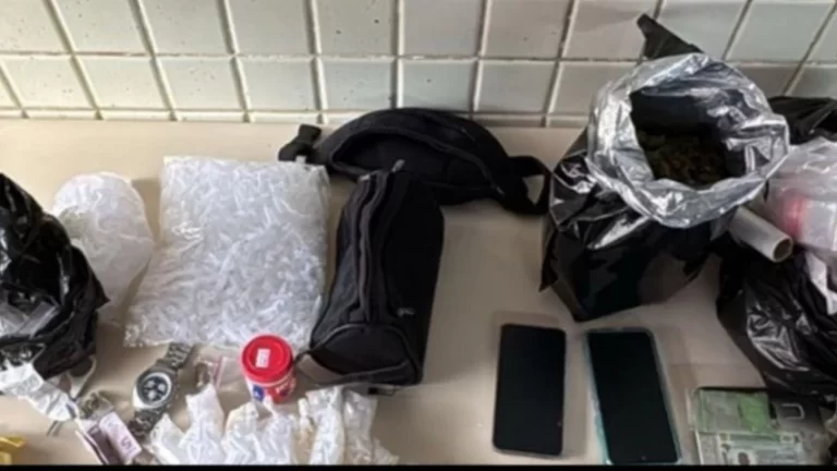 CORRERAM DA PM: Dupla é flagrada com drogas e munições em Pirajá