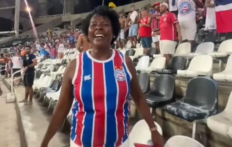 Mãe de ‘Kanivis’ bota pra quebrar no Engenhão e comemora triunfo do Bahia: “Tão brigando com time grande”