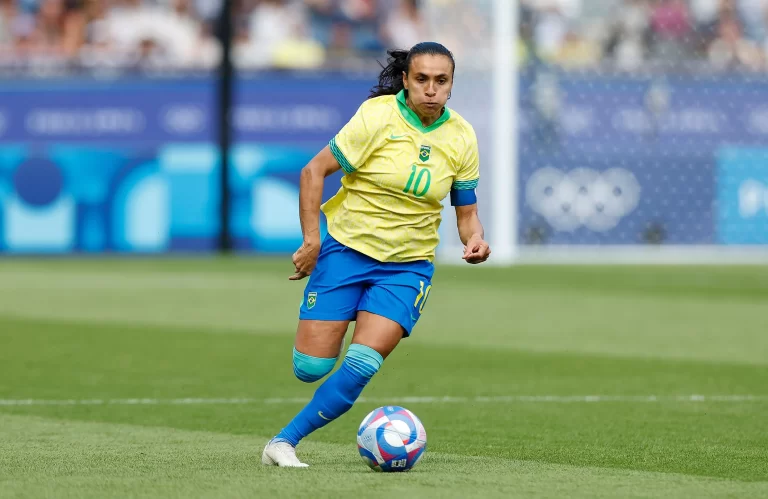 CBF vai recorrer de punição imposta pela Fifa para contar com Marta na semifinal