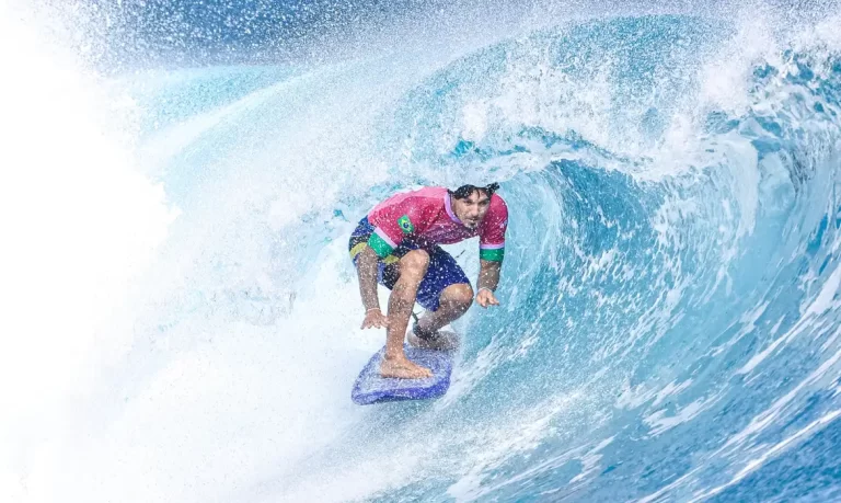 Gabriel Medina e Tati Weston-Webb estão nas semifinais dos Jogos Olímpicos Paris 2024