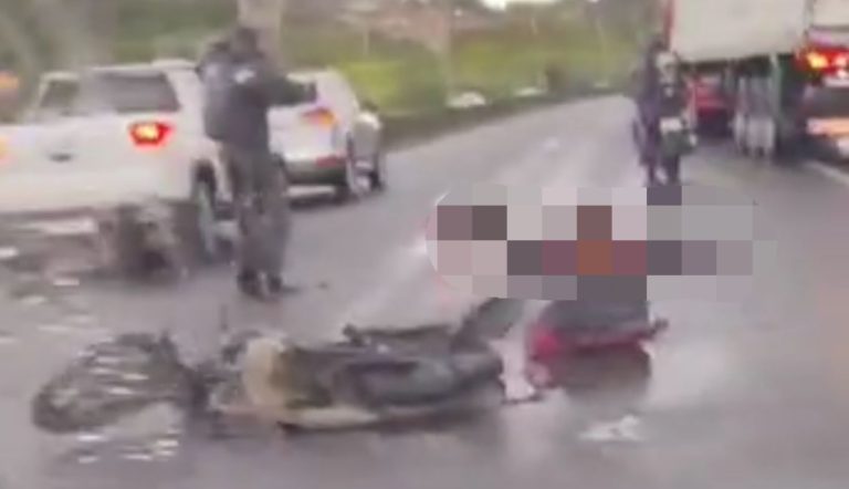 Motociclistas caem e são atropelados por caminhão na BR-324