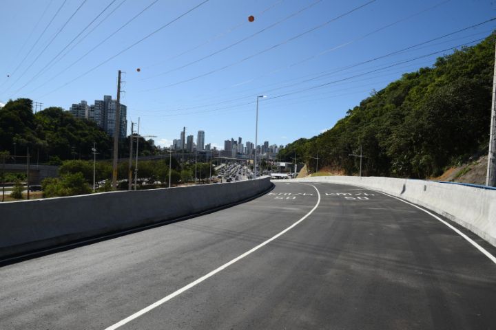 Novo viaduto é inaugurado pela Prefeitura na Avenida ACM para desafogar trânsito e ampliar mobilidade na região