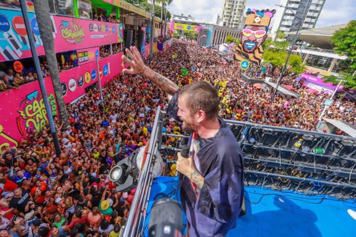 Segundo dia de Carnaval tem atrações para todos os gostos e em diferentes lugares da cidade
