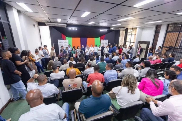 Prefeitura de Camaçari assina ordem de serviço para operação emergencial do transporte público