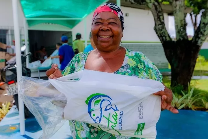 Prefeitura de Simoes Filho entrega 60 toneladas de peixe para cerca de 20 mil familias