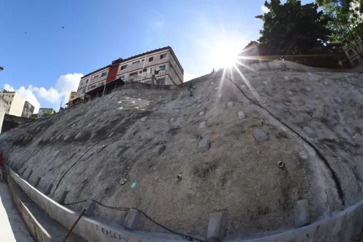 - Prefeitura entrega 98ª contenção de encosta construída desde 2021 e quadra requalificada em São Marcos