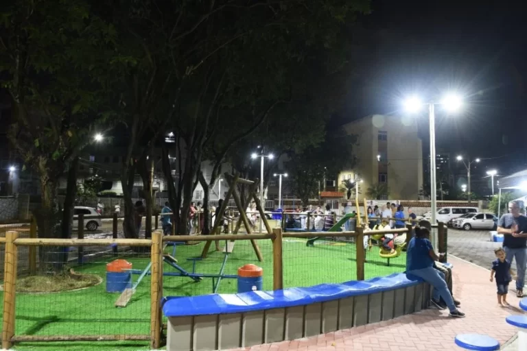 Prefeitura entrega praça requalificada no Conjunto dos Bancários, em Stiep