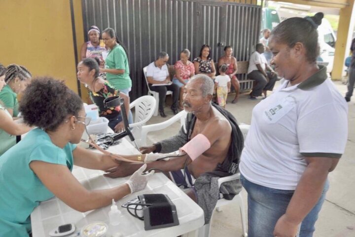 Programa Saude Perto de Voce atende moradores do Oitizeiro1